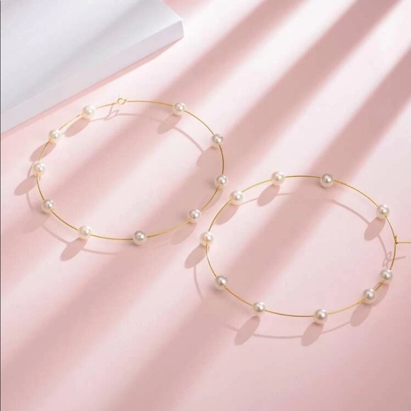 🆕 Oversized Faux Pearl Hoops - Picture 3 of 4